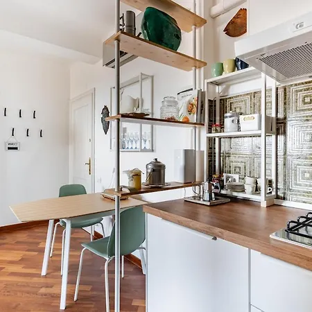 Cozy Con Terrazza A Apartamento *